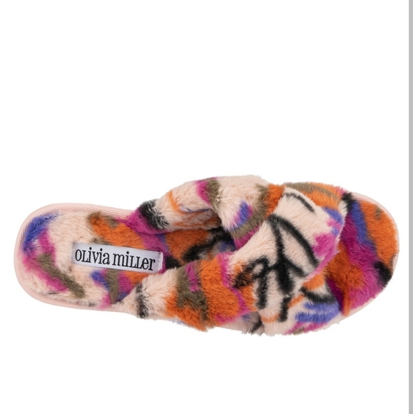 Olivia Miller Belvedere Furry Slide Sandals -8 - Picture 4 of 7